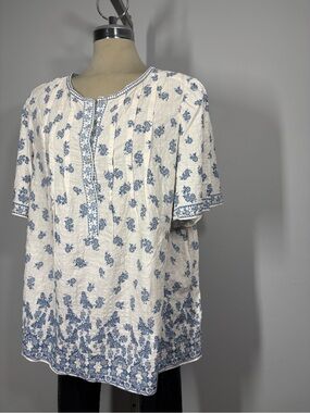 Max Studio White Top with Blue Floral Trim Size 2X